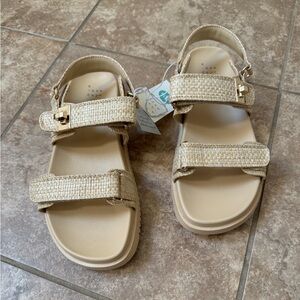 NWT SANDALS